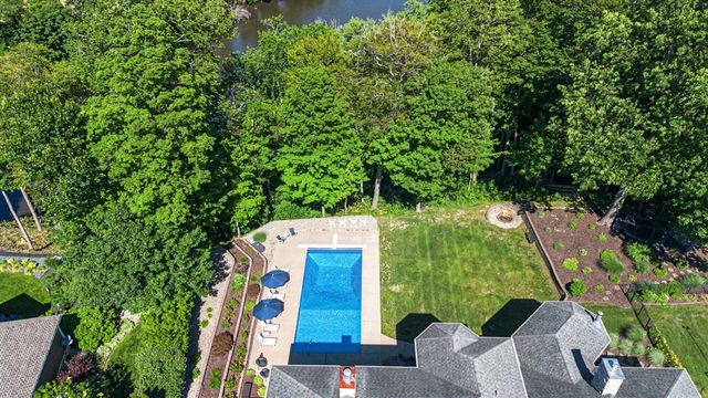 4945 S Stockbridge Drive, Saint Joseph, MI 49085