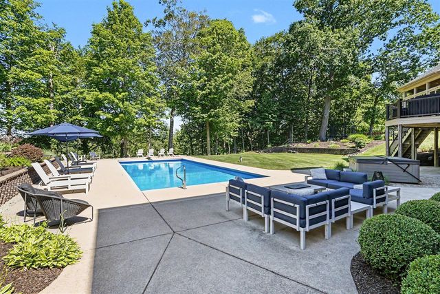 4945 S Stockbridge Drive, Saint Joseph, MI 49085