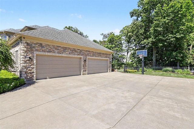 4945 S Stockbridge Drive, Saint Joseph, MI 49085