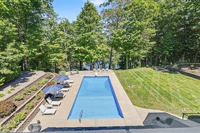 4945 S Stockbridge Drive, Saint Joseph, MI 49085
