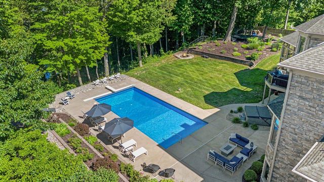 4945 S Stockbridge Drive, Saint Joseph, MI 49085