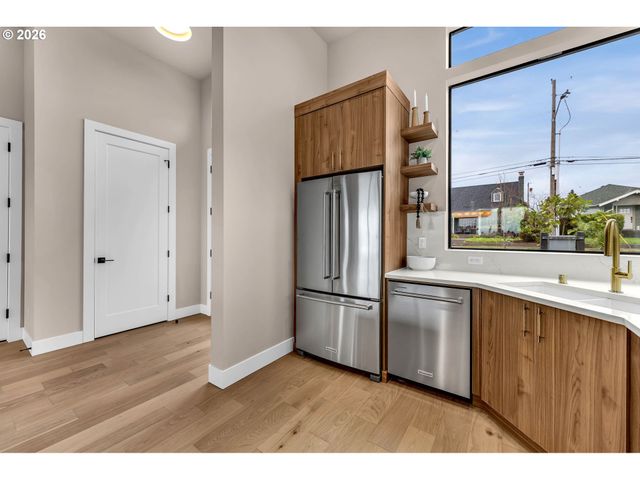 2421 E 6TH St, Vancouver, WA 98661
