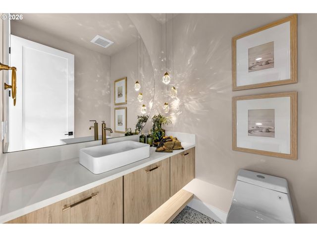 2421 E 6TH St, Vancouver, WA 98661
