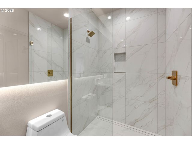 2421 E 6TH St, Vancouver, WA 98661