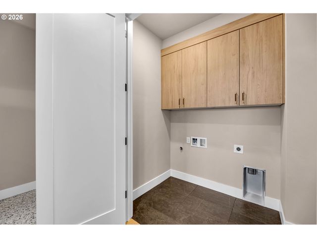 2421 E 6TH St, Vancouver, WA 98661