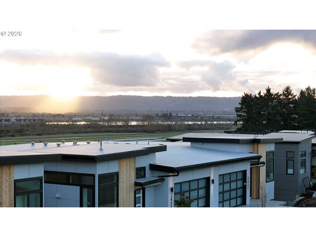 2421 E 6TH St, Vancouver, WA 98661
