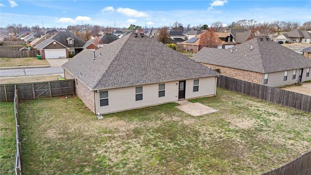 630 Saddlehorn Drive, Centerton, AR 72719