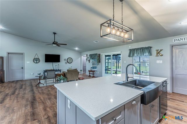 300 Troy View Drive, Troy, TX 76579