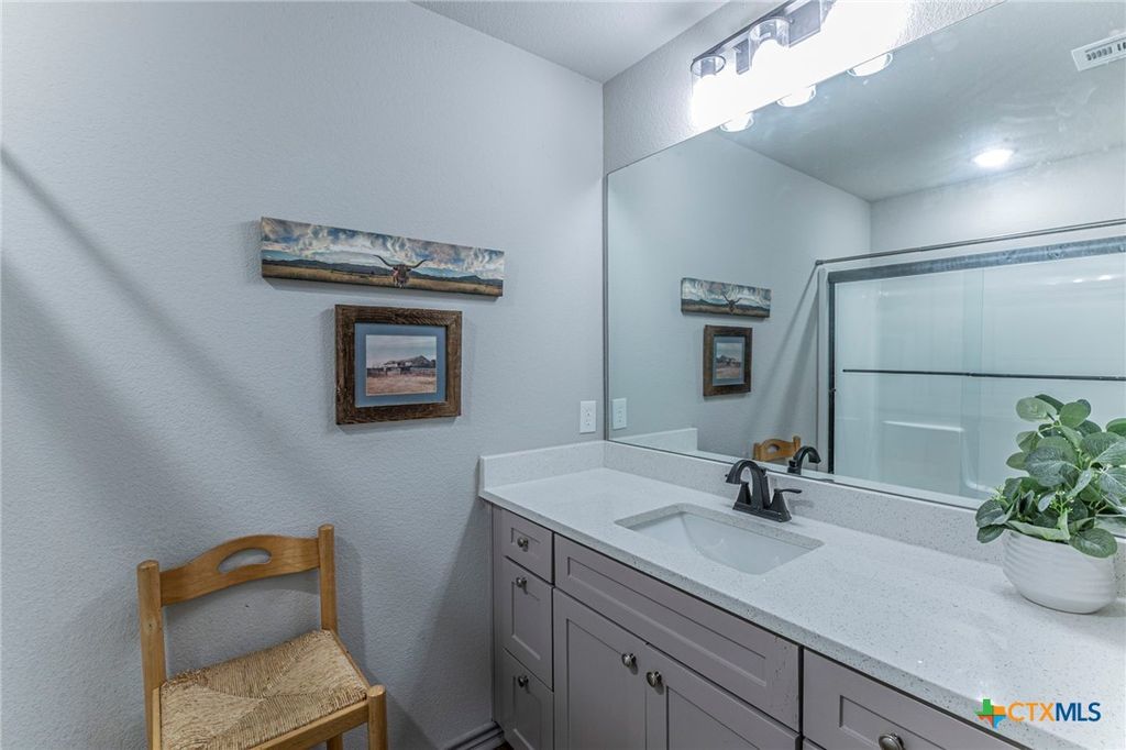 Image 15 of property listing at 300 Troy View Drive, Troy, TX 76579