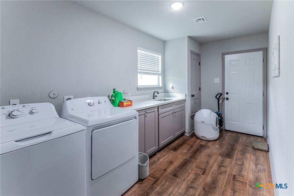 Image 19 of property listing at 300 Troy View Drive, Troy, TX 76579