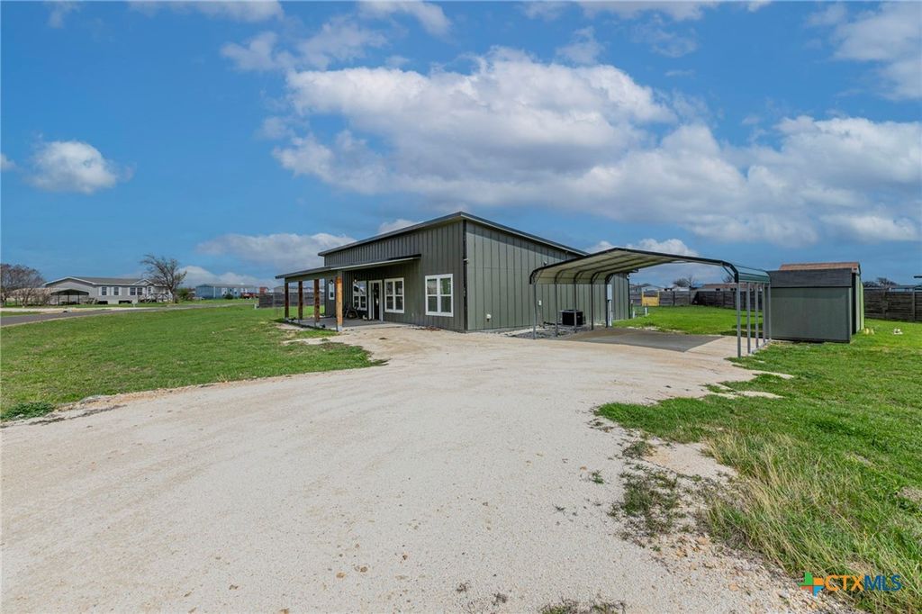 Image 20 of property listing at 300 Troy View Drive, Troy, TX 76579