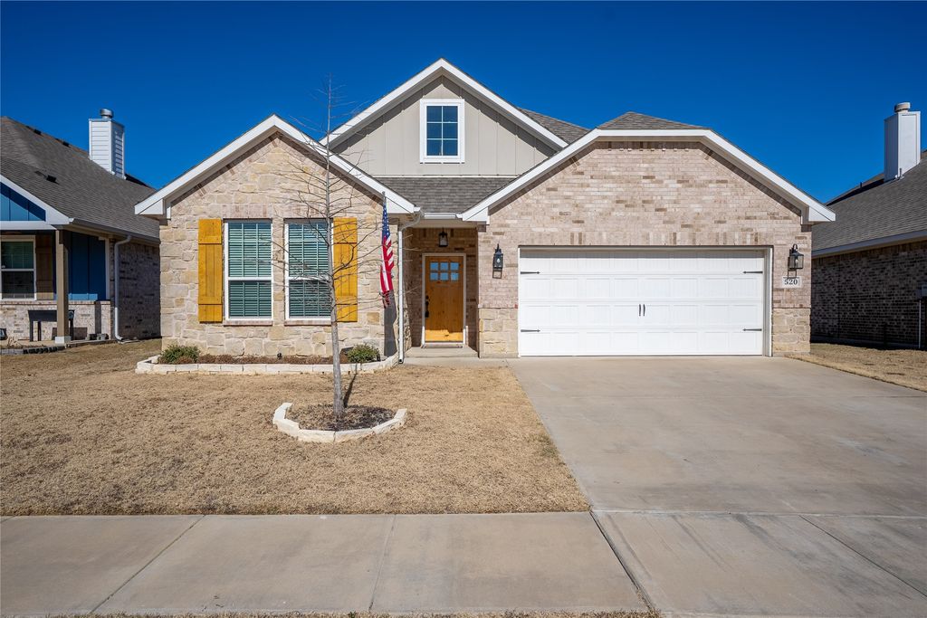 520 Mustang Lane, Pilot Point, TX 76258