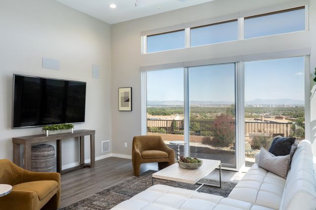52 Mill Road NW, Albuquerque, NM 87120
