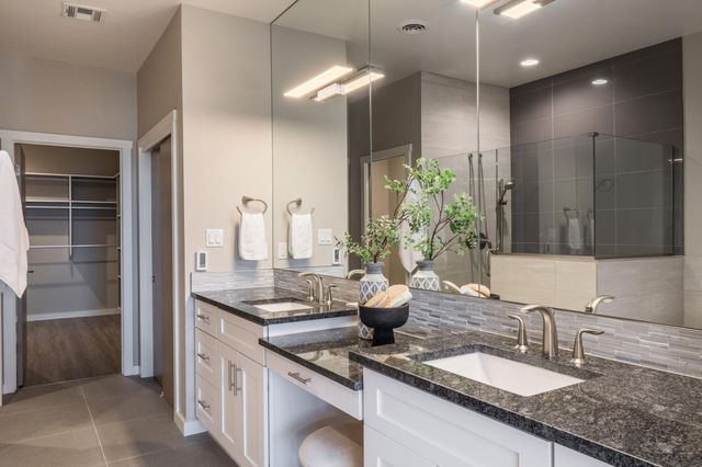 52 Mill Road NW, Albuquerque, NM 87120