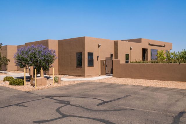 52 Mill Road NW, Albuquerque, NM 87120