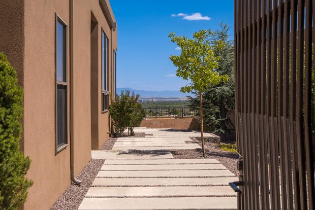 52 Mill Road NW, Albuquerque, NM 87120