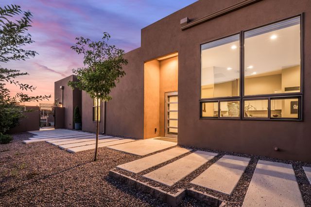 52 Mill Road NW, Albuquerque, NM 87120