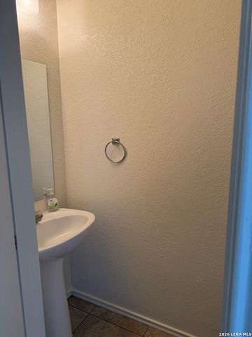 7819 Horse Holw, San Antonio, TX 78244