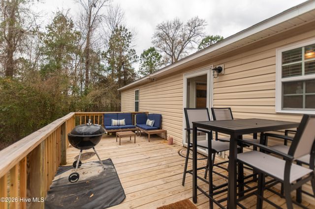 206 Hominy Court, Hubert, NC 28539