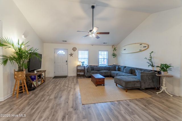 206 Hominy Court, Hubert, NC 28539