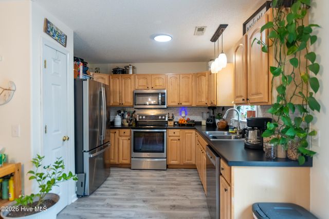 206 Hominy Court, Hubert, NC 28539