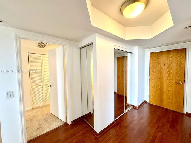 3610 Yacht Club Dr 810, Aventura, FL 33180