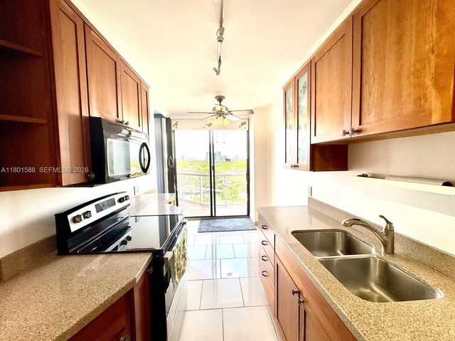 3610 Yacht Club Dr 810, Aventura, FL 33180