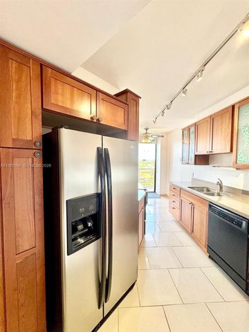 3610 Yacht Club Dr 810, Aventura, FL 33180
