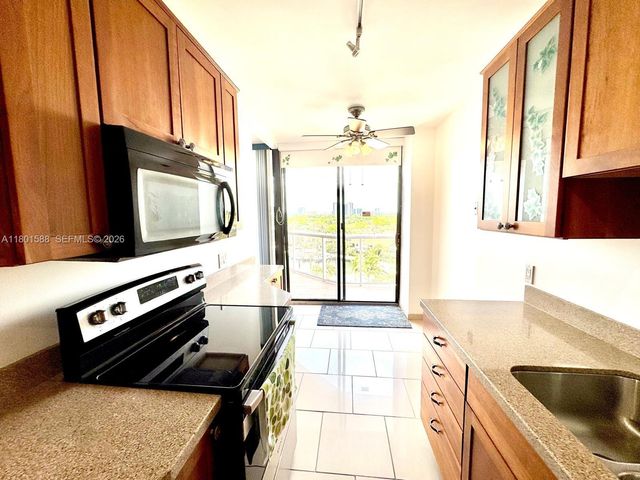 3610 Yacht Club Dr 810, Aventura, FL 33180