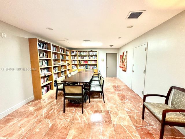 3610 Yacht Club Dr 810, Aventura, FL 33180