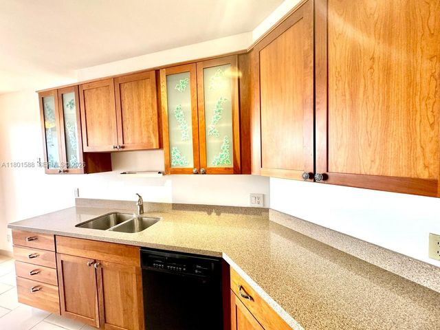 3610 Yacht Club Dr 810, Aventura, FL 33180