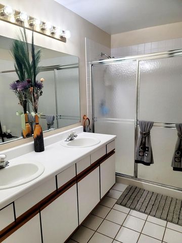 1508 W Pheasant Trail Drive 1, Arlington Heights, IL 60004