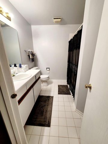 1508 W Pheasant Trail Drive 1, Arlington Heights, IL 60004