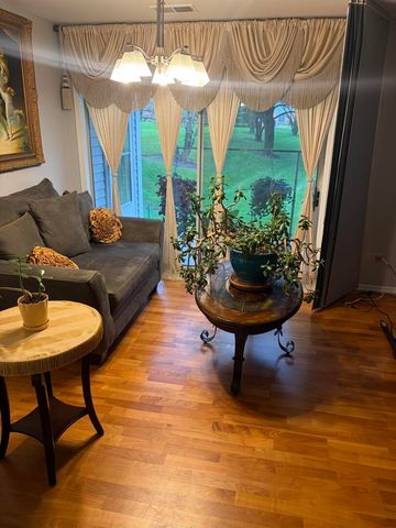 1508 W Pheasant Trail Drive 1, Arlington Heights, IL 60004