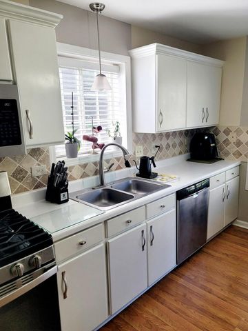 1508 W Pheasant Trail Drive 1, Arlington Heights, IL 60004