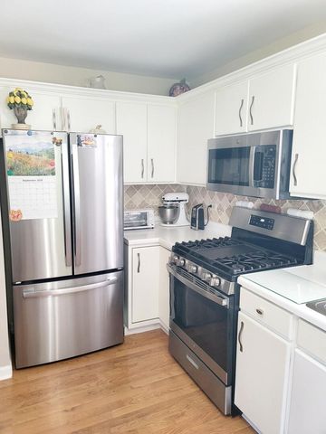 1508 W Pheasant Trail Drive 1, Arlington Heights, IL 60004