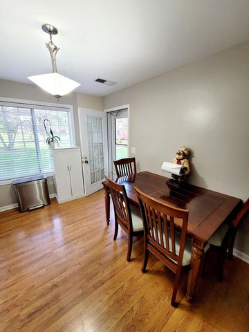 1508 W Pheasant Trail Drive 1, Arlington Heights, IL 60004
