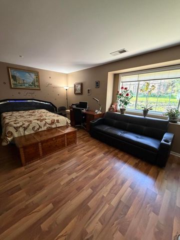 1508 W Pheasant Trail Drive 1, Arlington Heights, IL 60004
