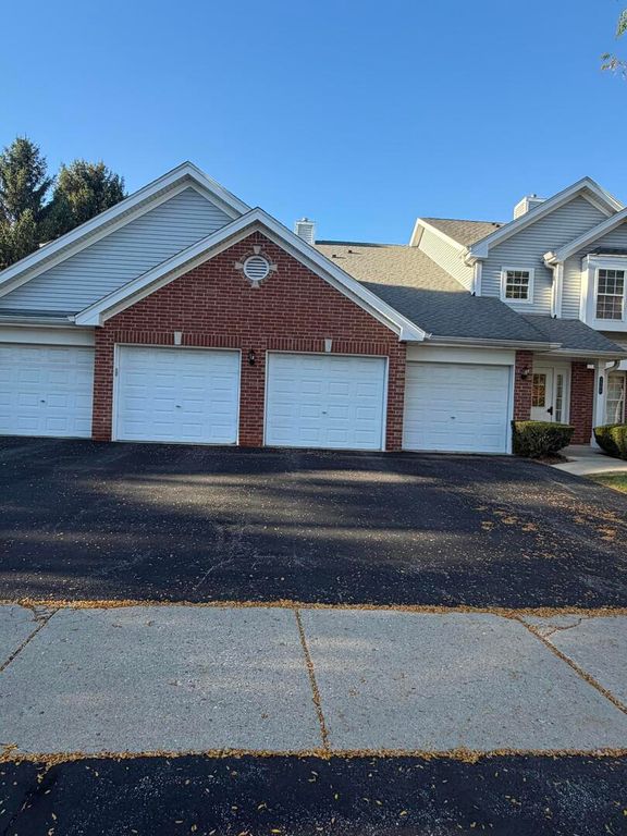 1508 W Pheasant Trail Drive 1, Arlington Heights, IL 60004