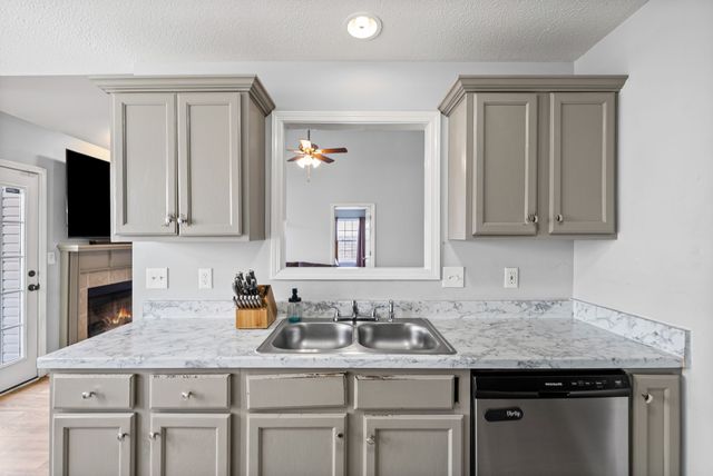 2912 Core Dr, Clarksville, TN 37040