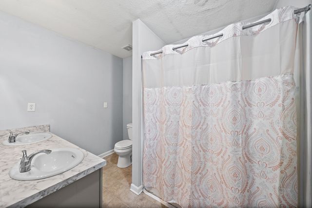 2912 Core Dr, Clarksville, TN 37040