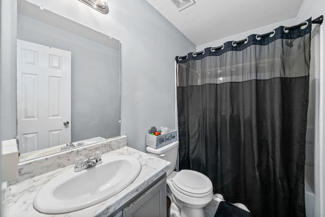 2912 Core Dr, Clarksville, TN 37040