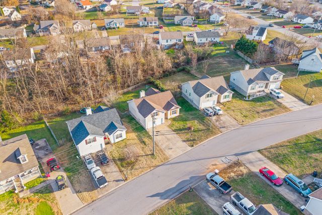 2912 Core Dr, Clarksville, TN 37040