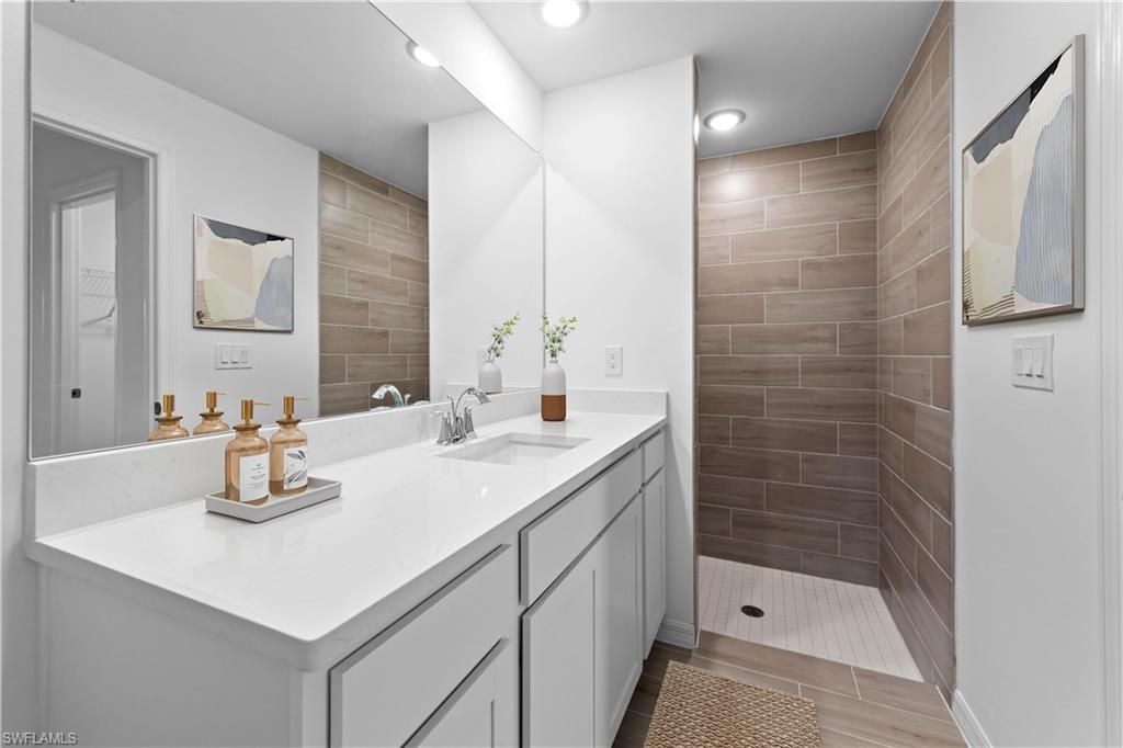 Image 12 of property listing at 326 NE 27th ST, Cape Coral, FL 33909