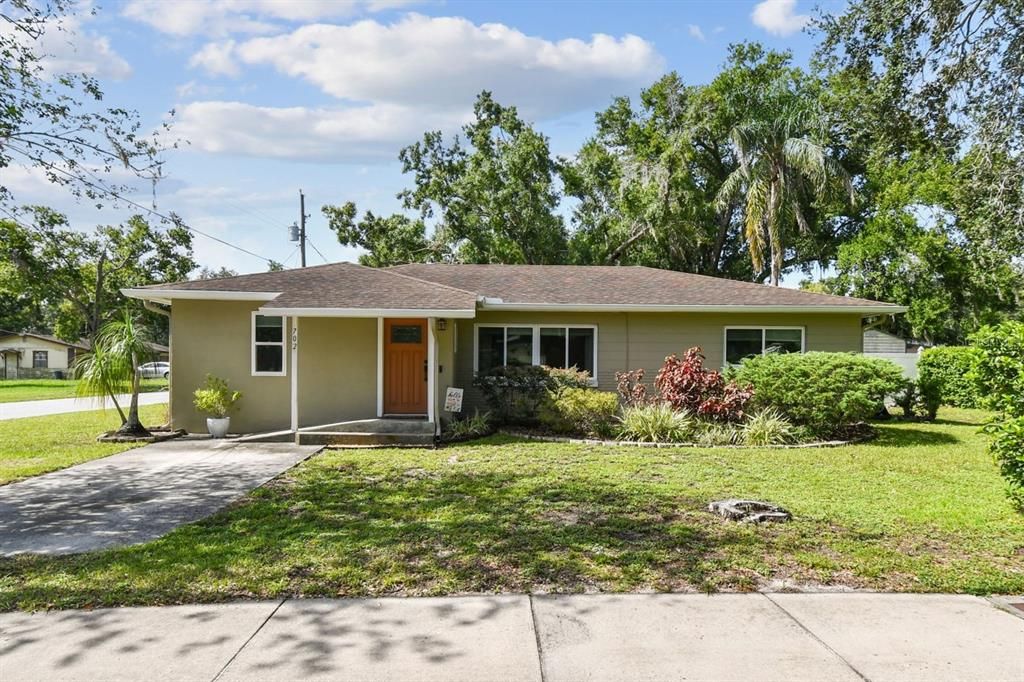 702 W COUNTRY CLUB DRIVE, Tampa, FL 33612