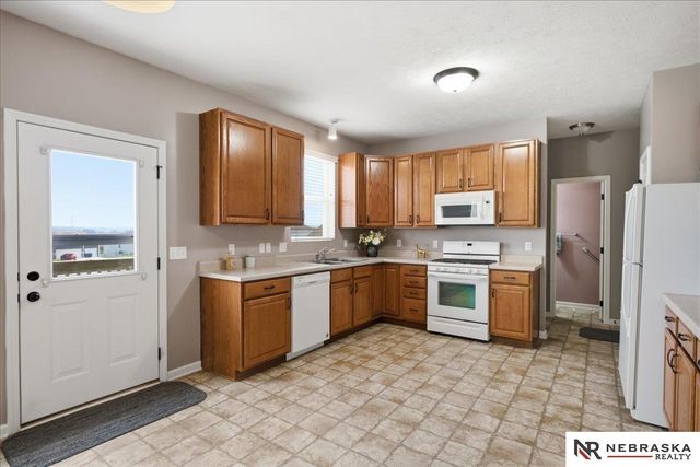 8557 S 64th Street, Omaha, NE 68157