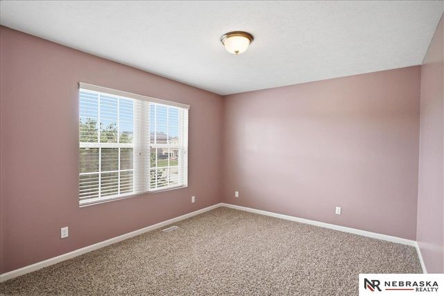 8557 S 64th Street, Omaha, NE 68157
