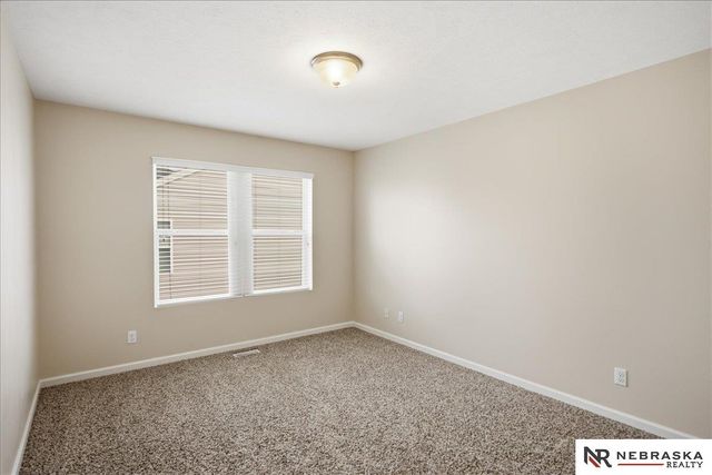 8557 S 64th Street, Omaha, NE 68157