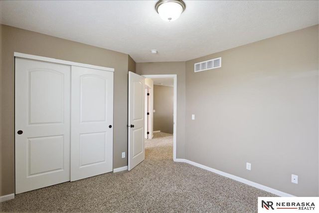 8557 S 64th Street, Omaha, NE 68157