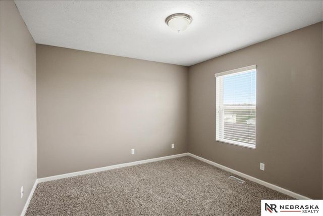 8557 S 64th Street, Omaha, NE 68157